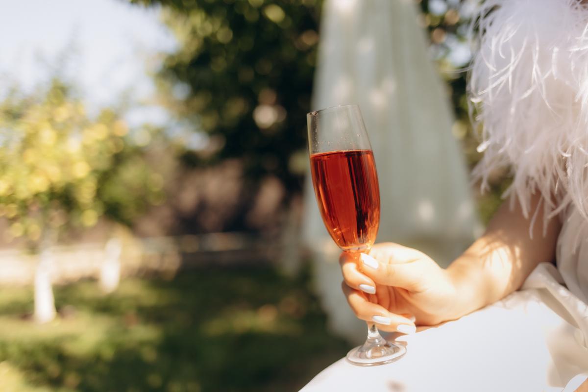，女性与白葡萄酒的邂逅 