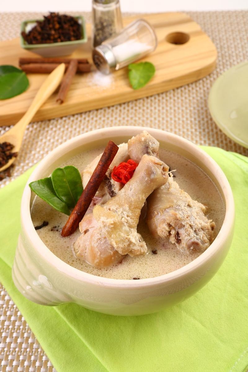 ，煲鸡腿汤的烹饪艺术 